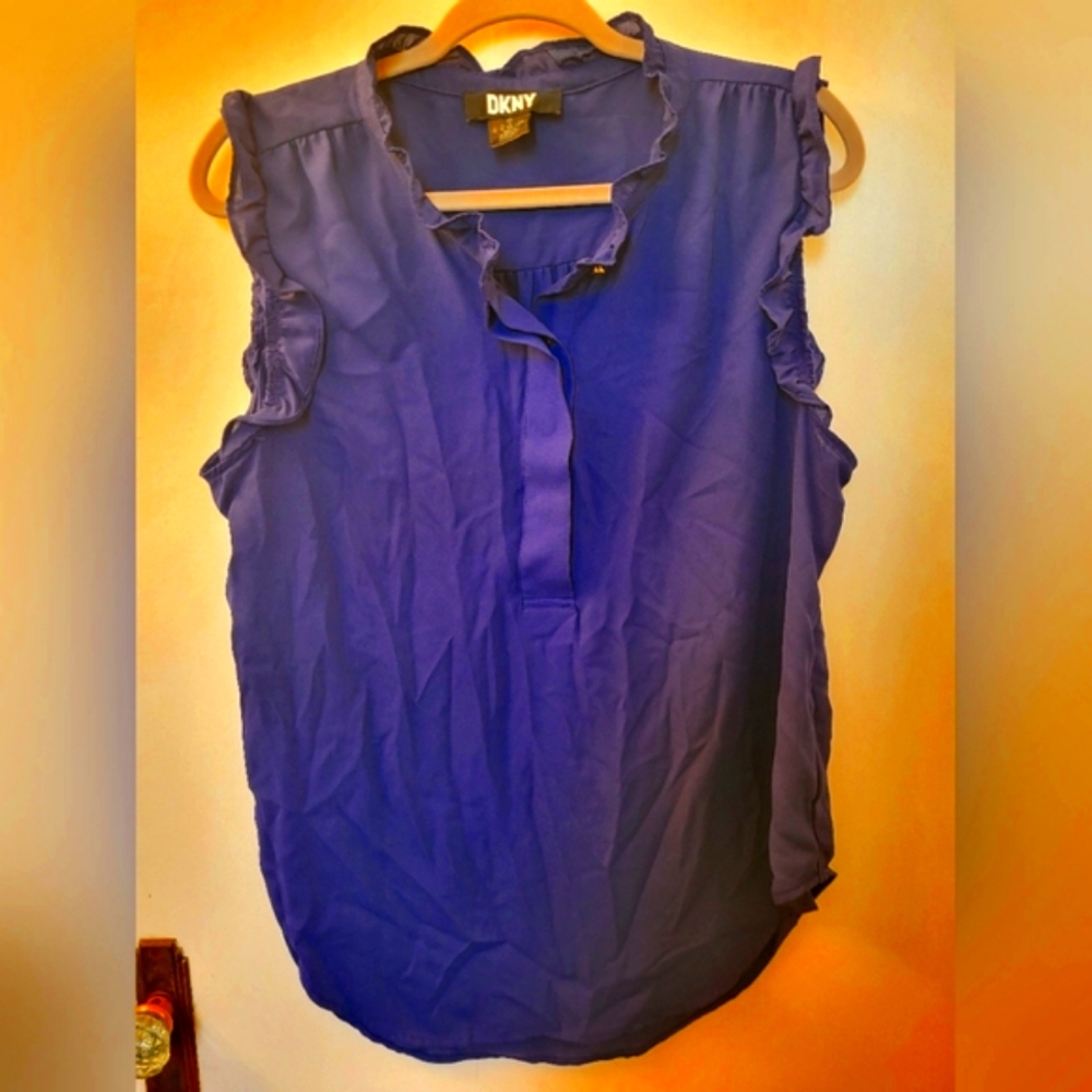 4 for $30 🌈 DKNY sleeveless ruffled blouse XL